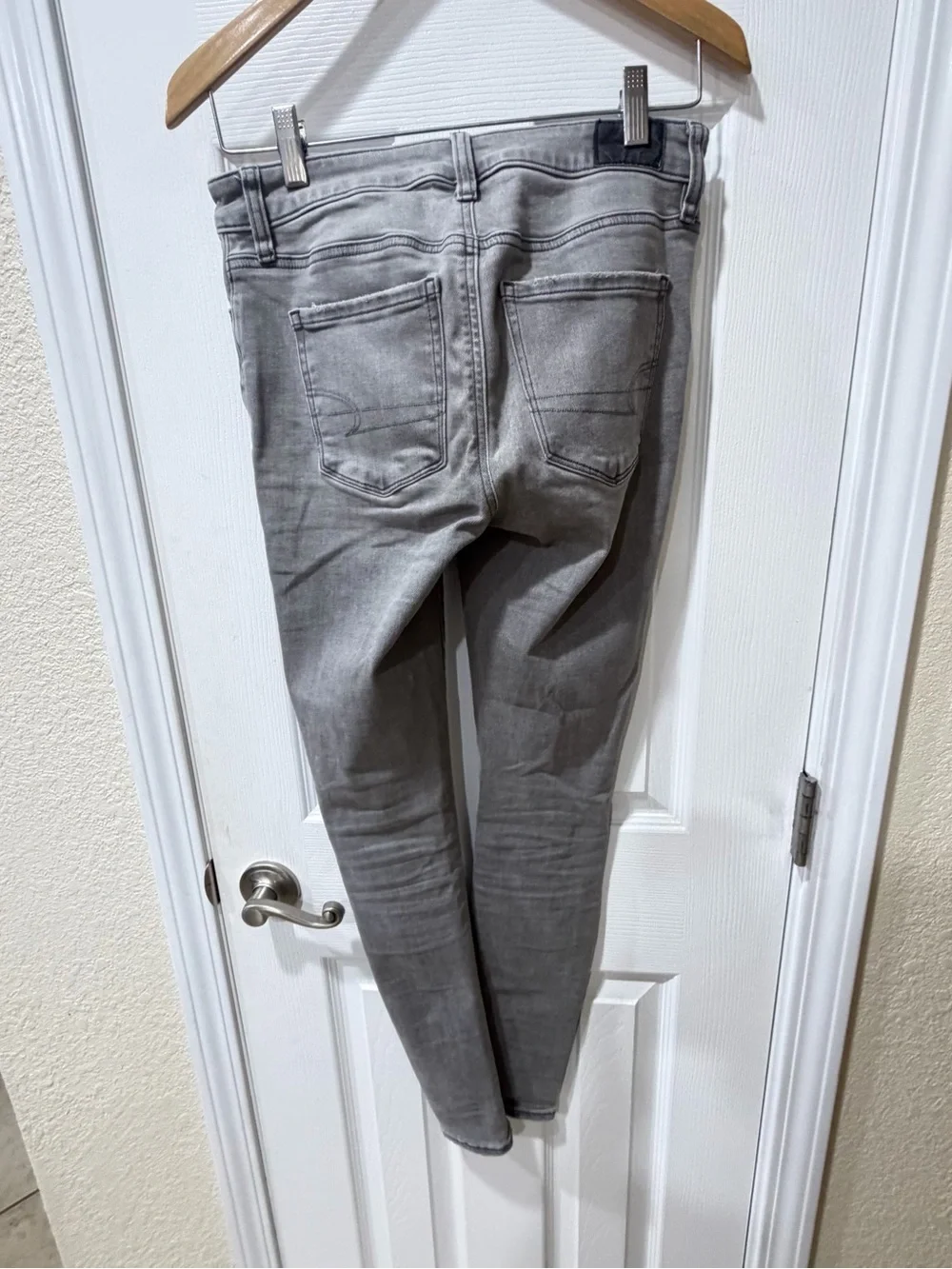 American Eagle Next Level Stretch Distressed Jeans Size 2 Color Gray